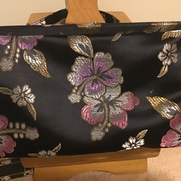 Vintage pill box style purse, very old, see pictures of strap clamps, handmade - Picture 3 of 3